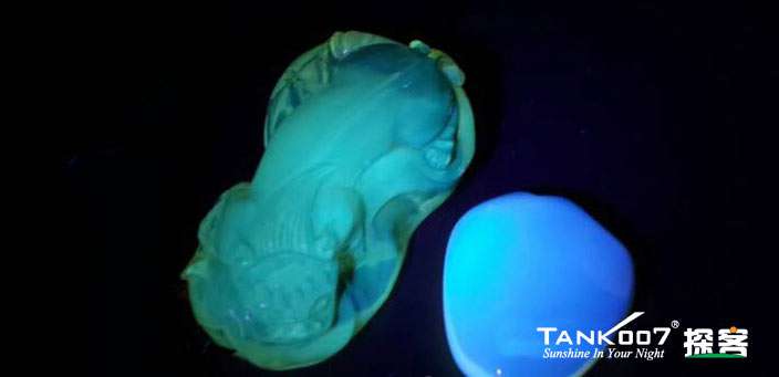 網上用紫光手電鑒定琥珀的帖子這么多，哪個是真假？