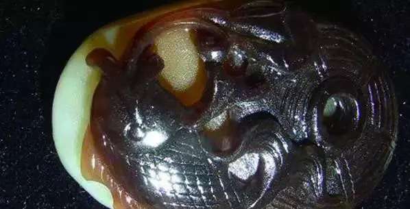 漲知識，玉也能騙人！照玉手電筒照出真相